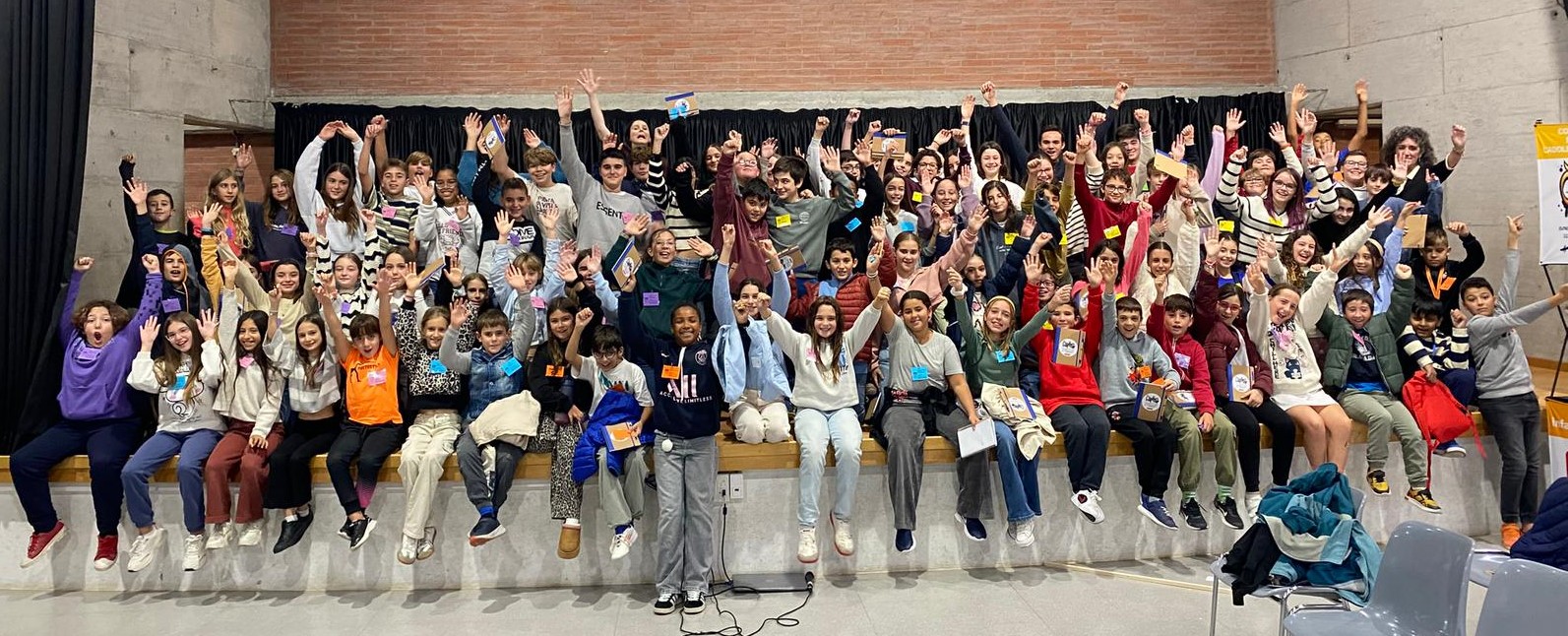 Fotografia dels infants i adolescents del CMIAT al Plenari d'Inici del curs 2025-2026 Fotografia dels infants i adolescents del CMIAT al Plenari d'Inici del curs 2025-2026