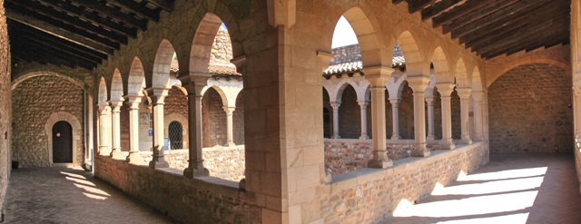 Claustre superior del Castell Cartoixa de Vallparadis. Autor: Rafael Aróztegui Claustre superior del Castell Cartoixa de Vallparadis. Autor: Rafael Aróztegui